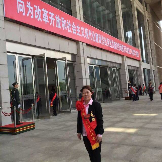 热烈祝贺怡园社区党委书记游端霞荣获“湖南省劳动模范”称号